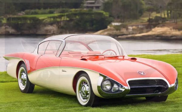 Задната част на тази кола явно е вдъхновена от реактивен изтребител, като всичките ѝ линии се събират в една точка.
Това заслужава специално споменаване тук, тъй като вместо огледала за обратно виждане концепцията има камера в задната част, която излъчва снимки към телевизионен екран на таблото &ndash; технология, която едва сега си проправя път при серийните автомобили. Цялата горна част на колата е направена от стъкло, само с няколко тънки лайсни за сигурност.

